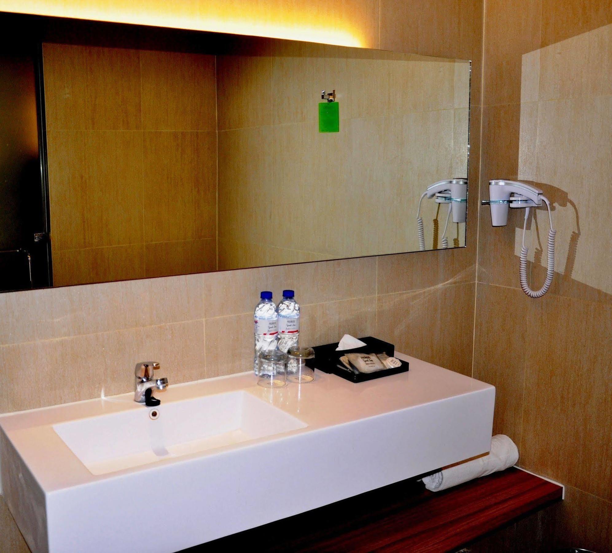 Hotel Grand Zuri Malioboro Yogyakarta Exterior foto
